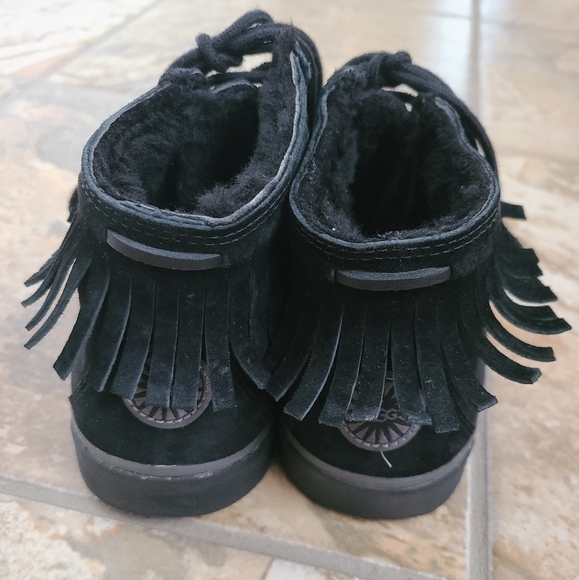UGG Arianni Suede Fringe Moccasin Sneaker (Size 7) - Picture 3 of 10